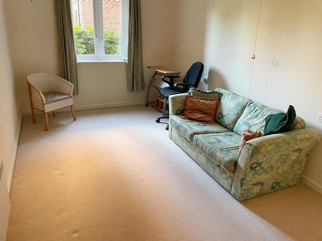 Lot: 115 - TWO-BEDROOM GROUND FLOOR RETIREMENT FLAT - Bedroom 2